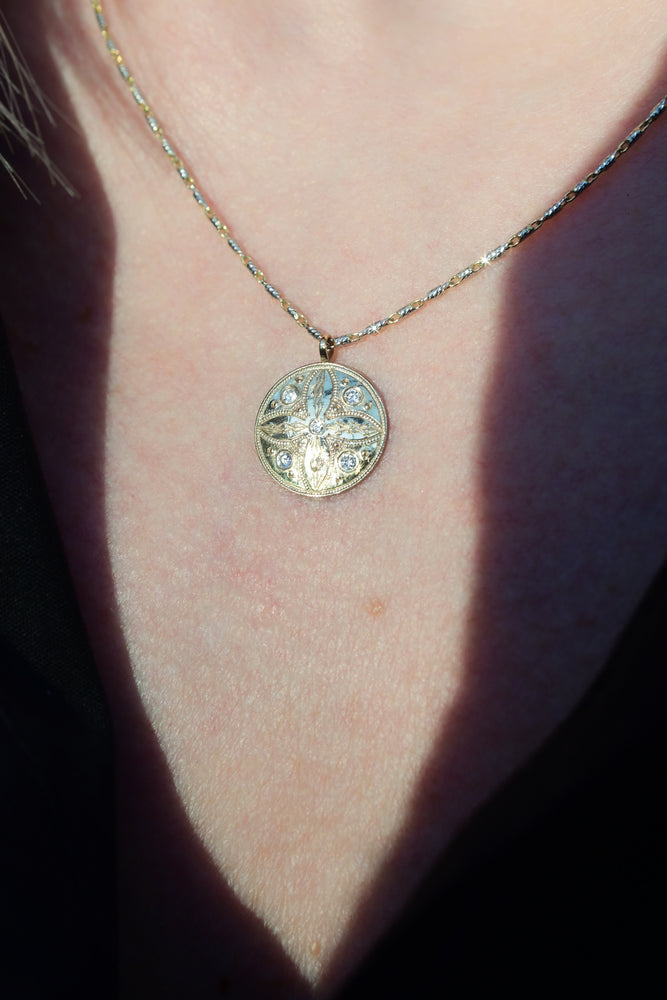 
                
                    Load image into Gallery viewer, Targe Diamond Shield Pendant
                
            