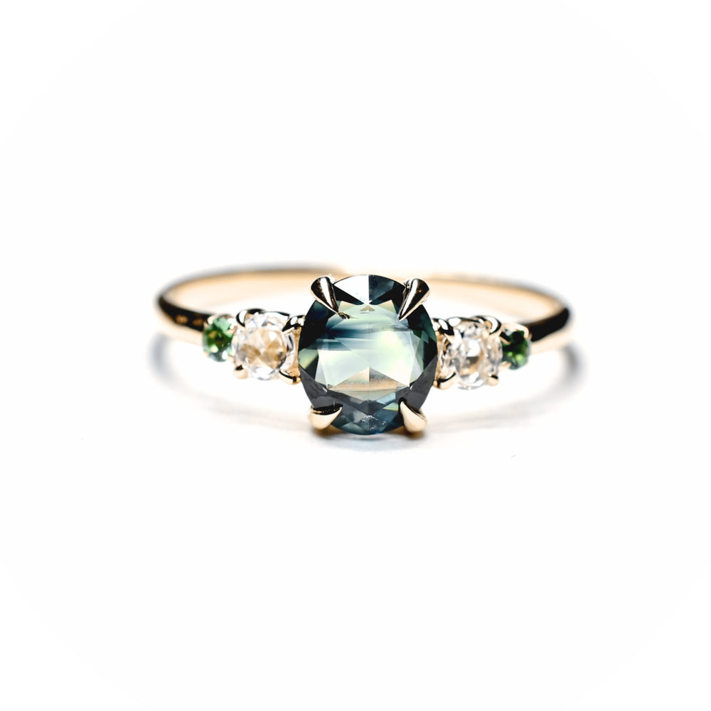 
                
                    Load image into Gallery viewer, Sapphire Oval - Miarante
                
            